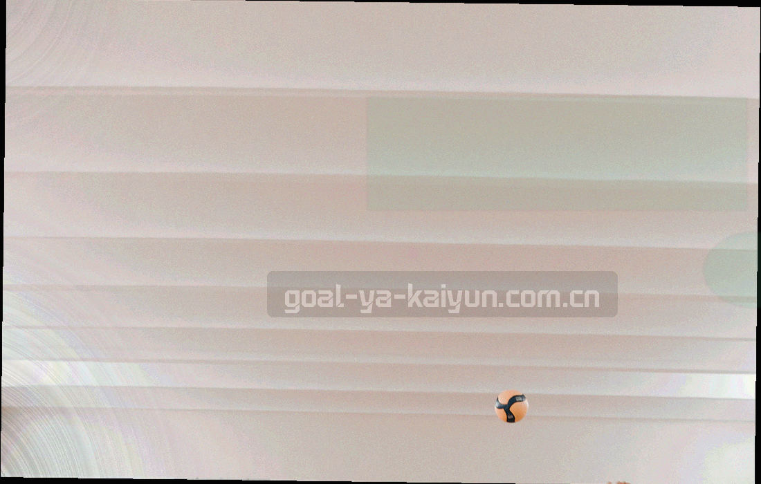 抽象的三段式订阅流程图，标签卡片之间以脉冲点相连